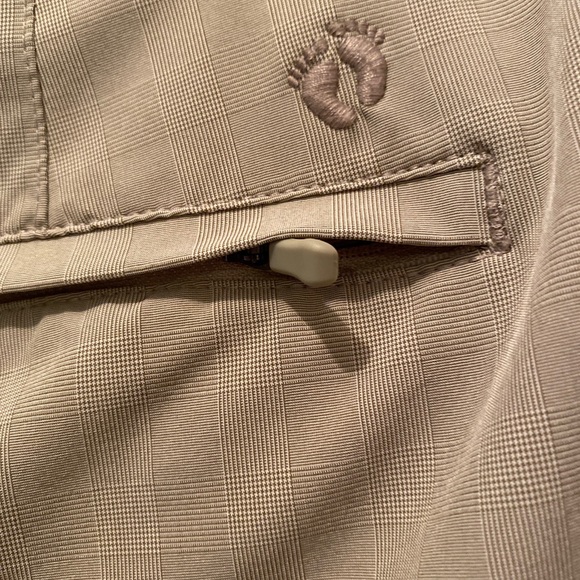 Hang Ten Men’s Shorts Size 38 Khaki color with zipper/tie front. NWOT - Picture 4 of 5